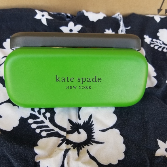 kate spade Accessories - EUC KATE SPADE SUNGLASS CASE GREEN AND BLACK